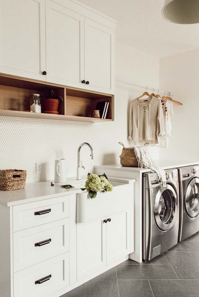 Penny Tile In The Laundry Room #laundry #vintage #decor #decorhomeideas