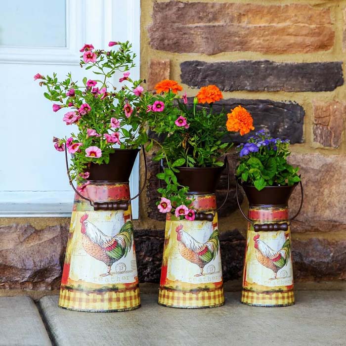 Rustic Decorated Metal Pitcher Planters #vintage #garden #decoration #decorhomeideas