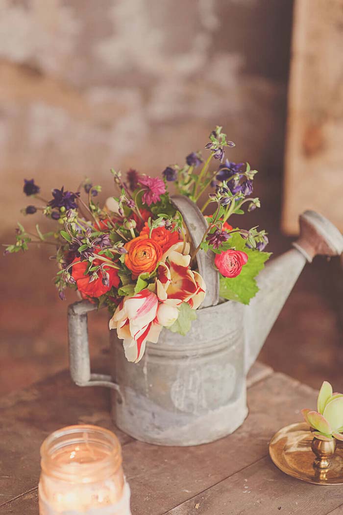 Rustic Metal Watering Can Planter #vintage #garden #decoration #decorhomeideas