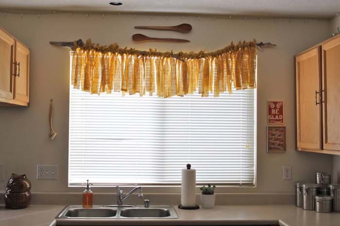 Rustic Vibe No-Sew Valance #diy #window #treatment #decorhomeideas