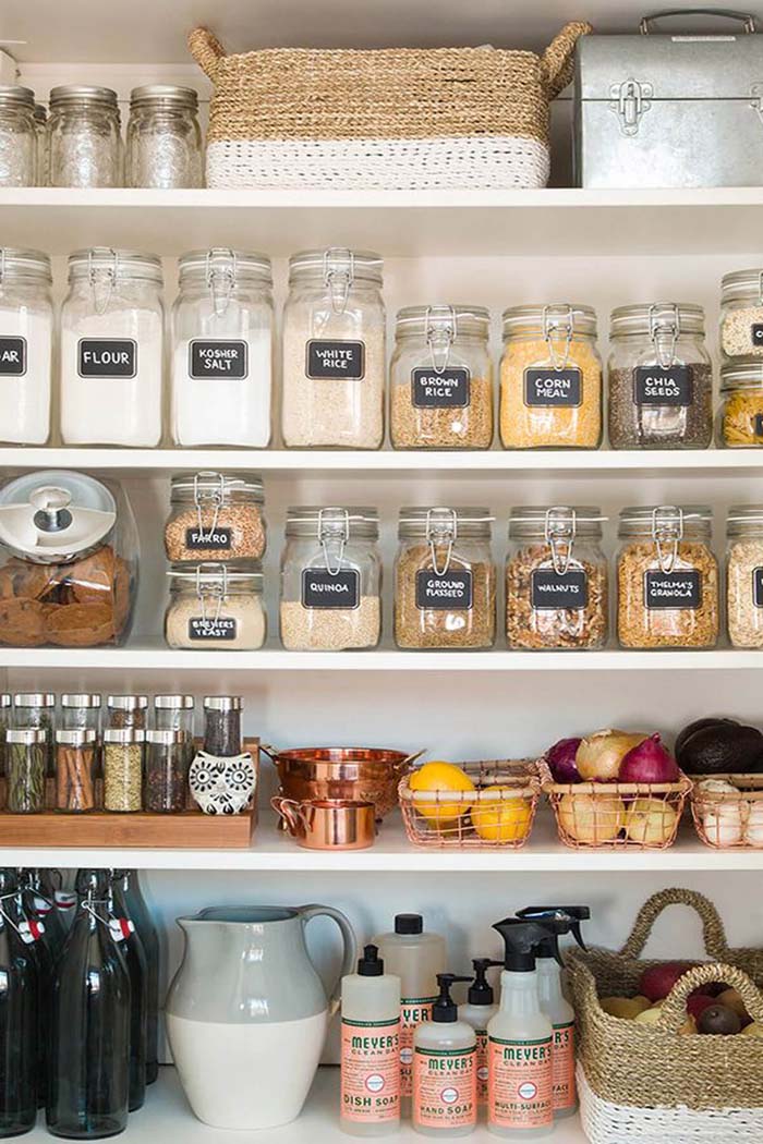 Sealing Jars with Chalkboard Labels #pantry #storage #organization #decorhomeideas