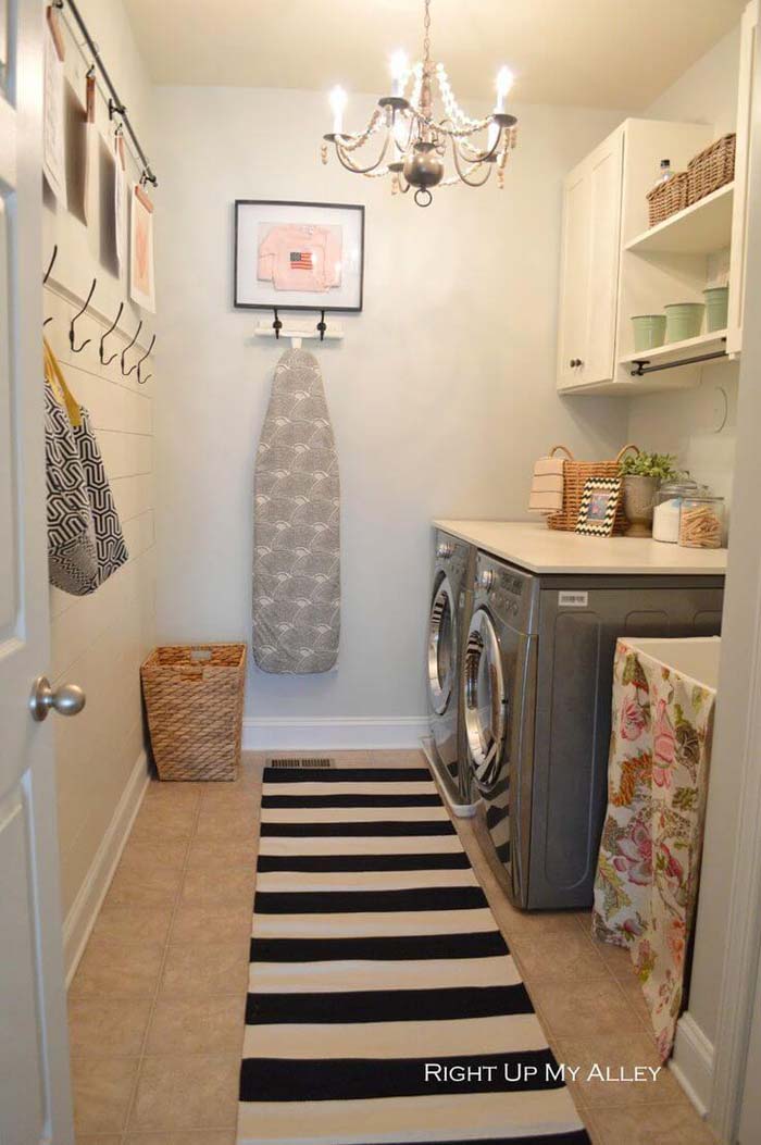 Shabby Chic Laundry Room with Chandelier #laundry #vintage #decor #decorhomeideas