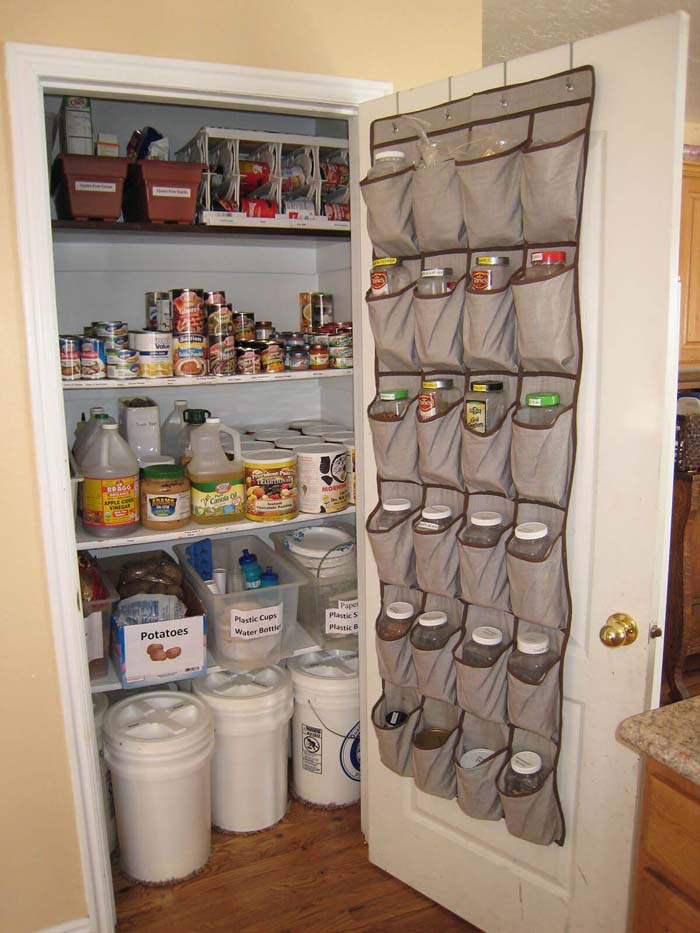 Shoe Organizers Filled With Spices #pantry #storage #organization #decorhomeideas