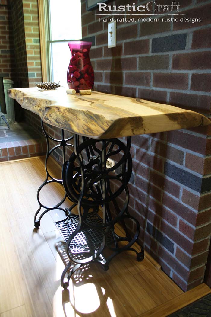 Singer Sewing Machine Style #entry #table #decorhomeideas