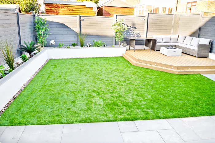 Spacious Modernized Deck and Garden Bed #garden #makeover #diy #decorhomeideas