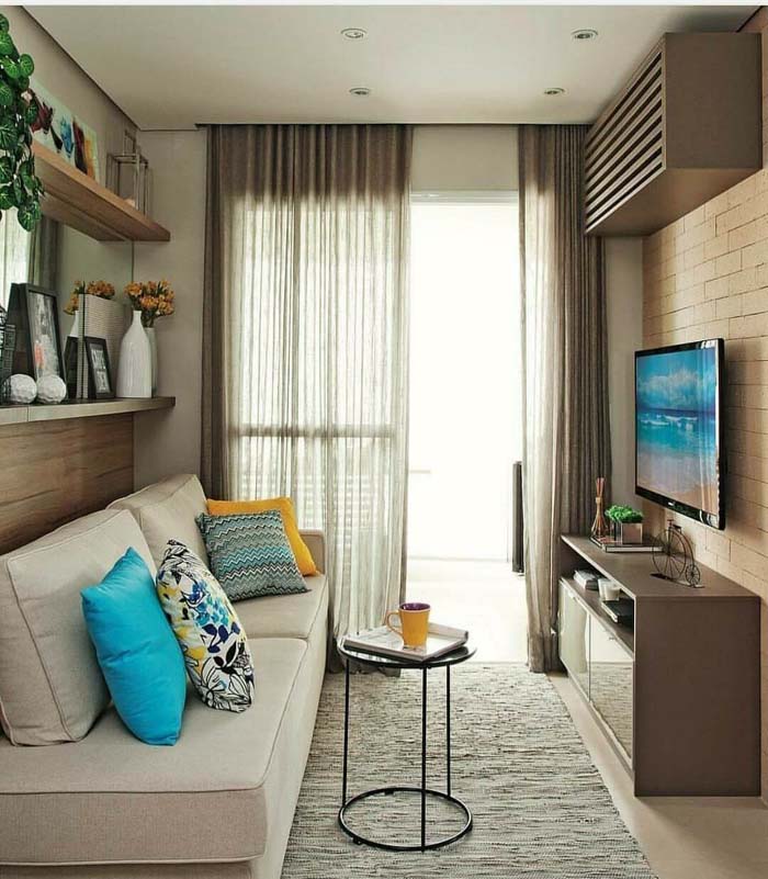 Tall Curtains Bring Height to the Room #livingroom #design #decorhomeideas