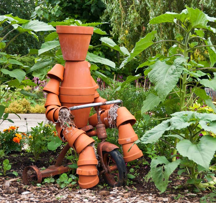 Terra Cotta Clay Pot Garden Person #flowerpot #clay #garden #decorhomeideas