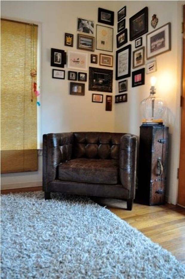 Utilize a Corner for a Bold Statement #wall #gallery #decor #decorhomeideas