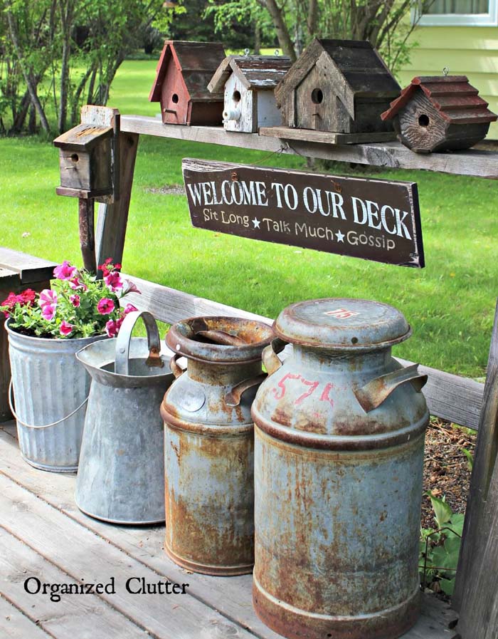 Vintage Birdhouse and Milk Can Decor Idea #vintage #garden #decoration #decorhomeideas