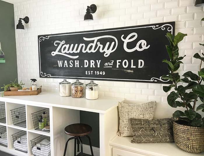 Vintage Inspired Chalkboard Laundry Sign #laundry #vintage #decor #decorhomeideas