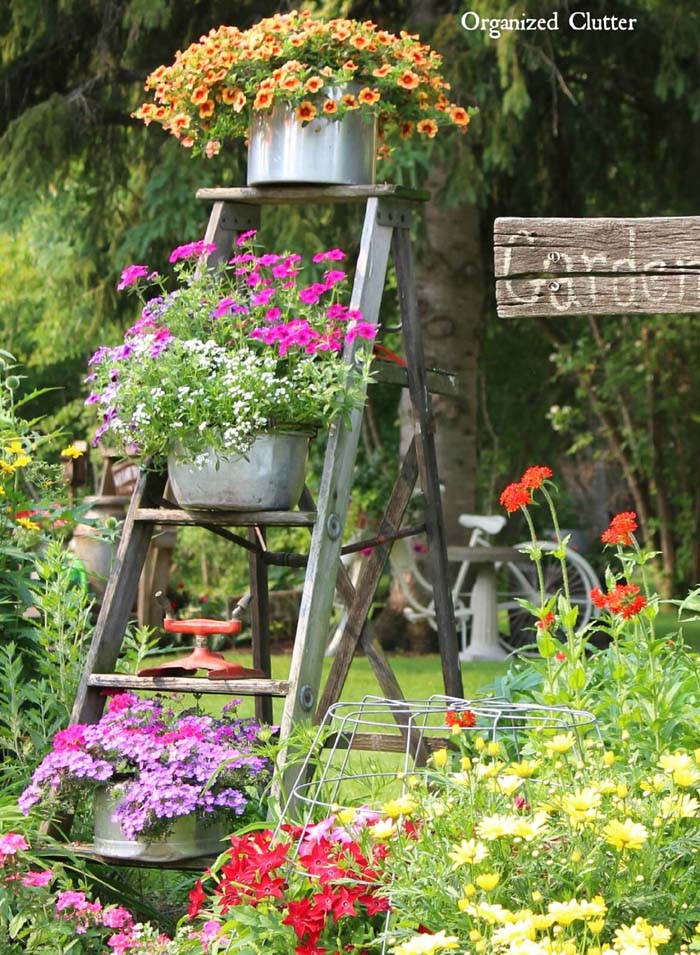 Vintage Ladder Flowerpot Garden Display #vintage #garden #decoration #decorhomeideas