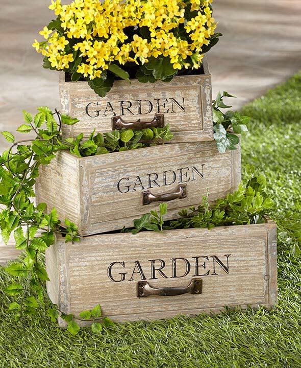 Vintage Wooden Drawer Garden Planters #vintage #garden #decoration #decorhomeideas