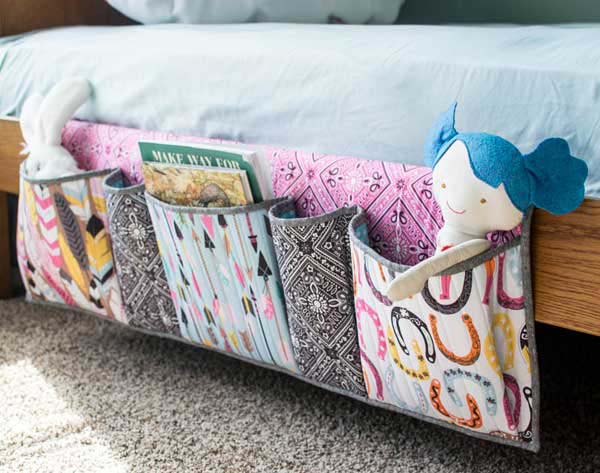 Bedside Pockets Organizer #diy #fabric #organizers #storage #decorhomeideas