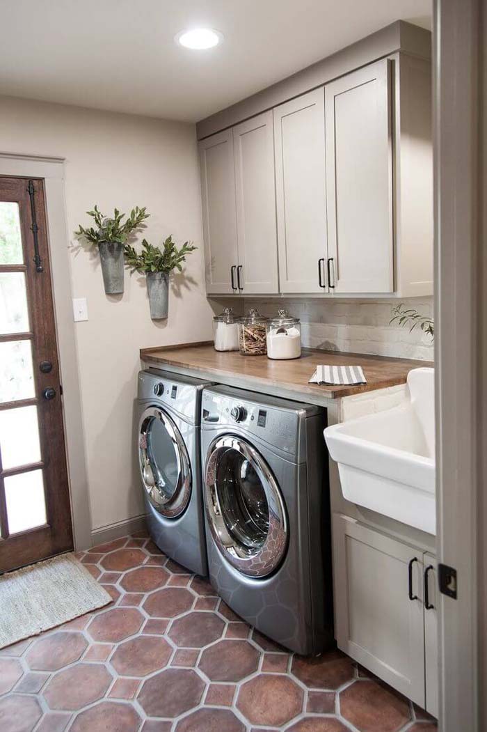 Beige Colored Laundry Room #laundryroom #small  #design #decorhomeideas