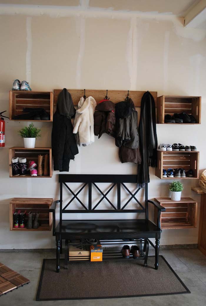 Bench Centerpiece In A Symmetrical Layout #storage #mudroom #organization #decorhomeideas