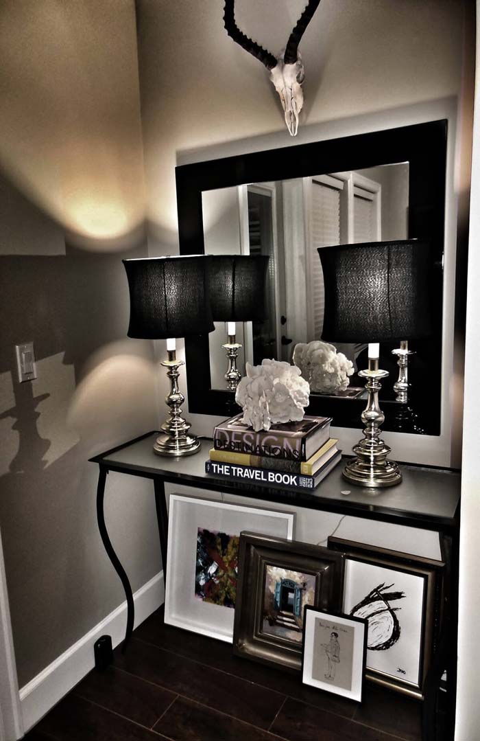 Black and White Decor Entryway Mirror #mirror #decoration #decorhomeideas