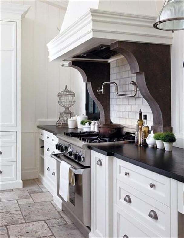 A Black and White Kitchen Color Scheme #corbel #decoration #decorhomeideas