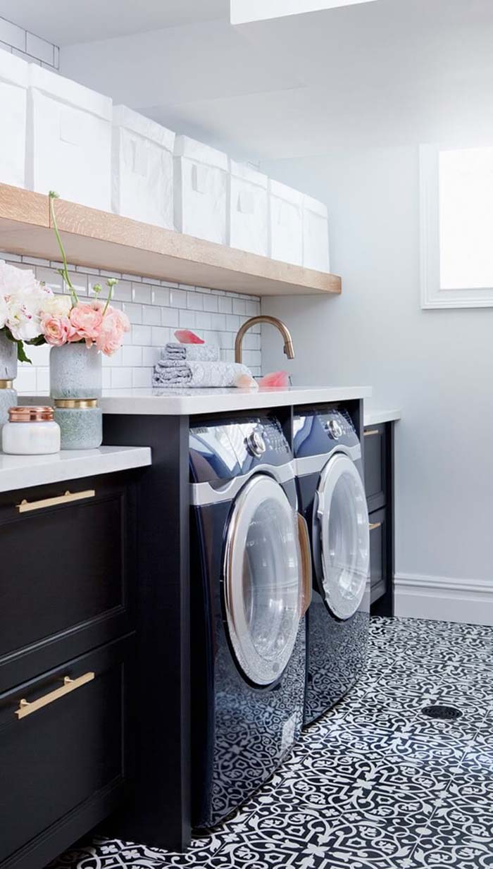 Black White Pink Laundry Room #laundryroom #small  #design #decorhomeideas