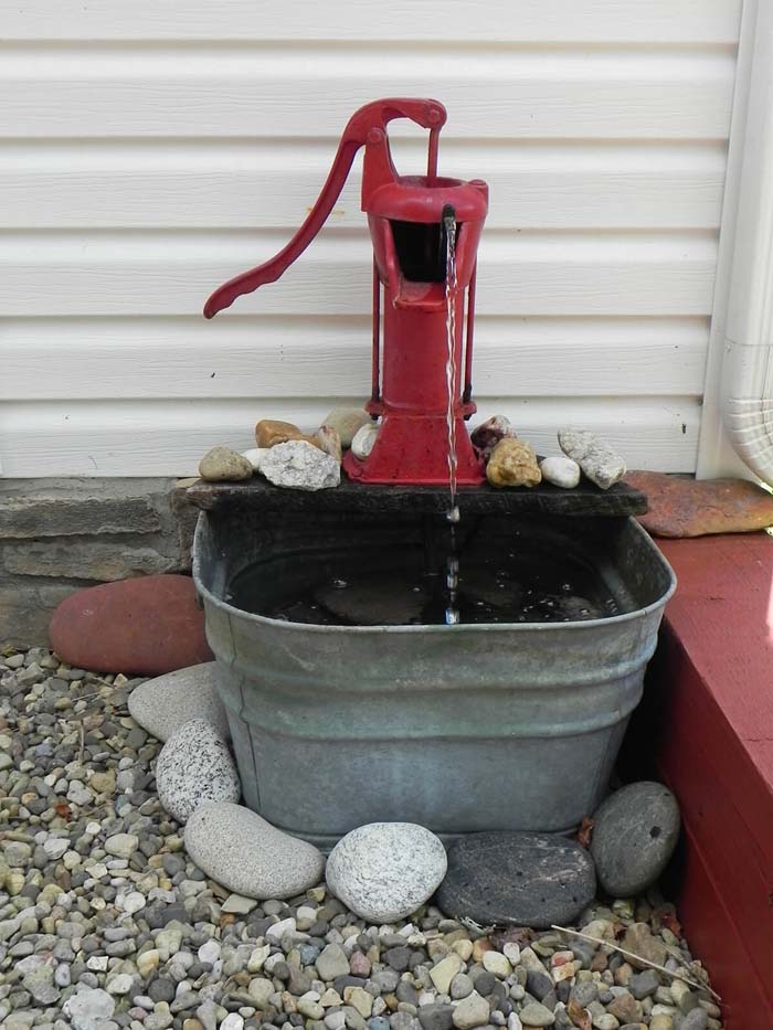 Bucket and Pump Make Great Water Features #galvanized #tub #bucket #decorhomeideas