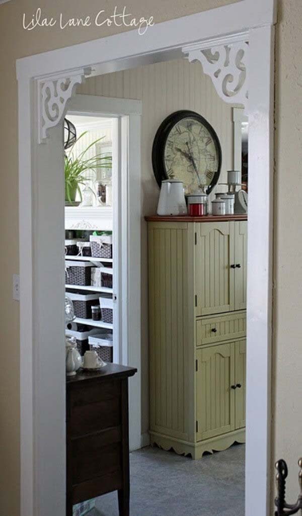 Classic Cottage Entryway Fretwork Corners #corbel #decoration #decorhomeideas