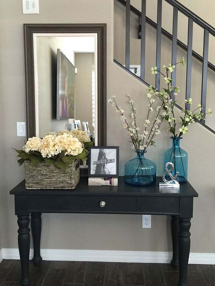 Classic Entryway Mirror Decoration Ideas #mirror #decoration #decorhomeideas