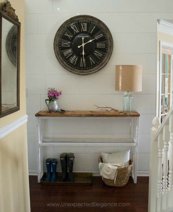 Classic Entryway with Large Antique Style Clock #farmhouse #entryway #decor #decorhomeideas