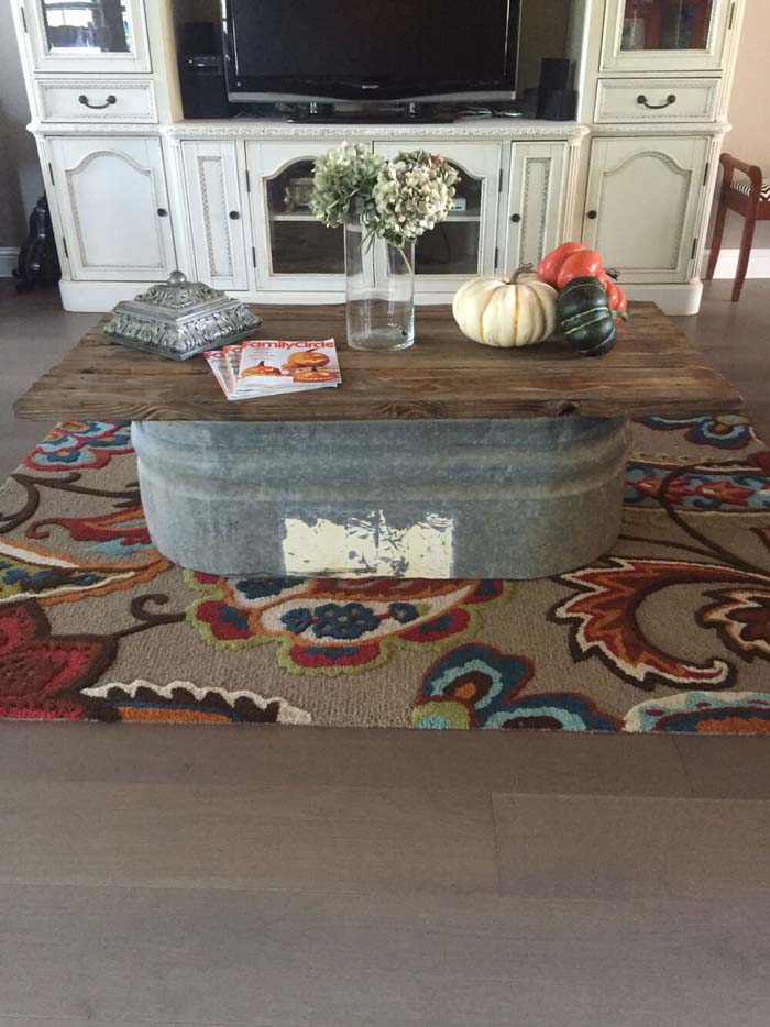 Coffee Table Base Made from Galvanized Tub #galvanized #tub #bucket #decorhomeideas