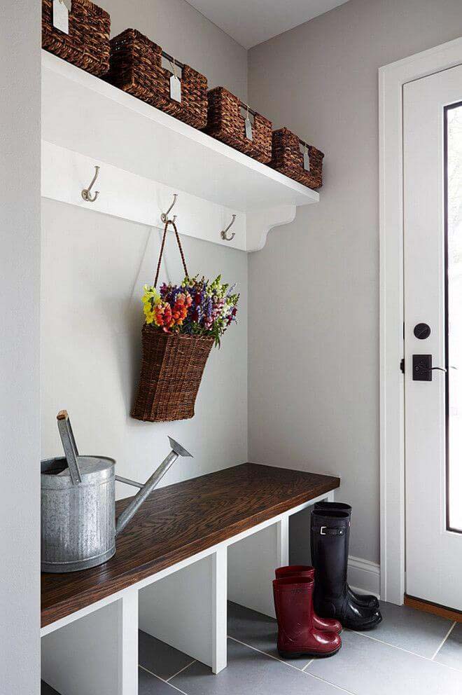 Contemporary and Simple Mudroom Decor #storage #mudroom #organization #decorhomeideas