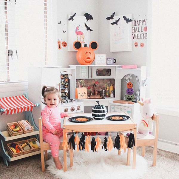 Corner Halloween Playroom Decor #halloween #kidsroom  #nursery #decorhomeideas