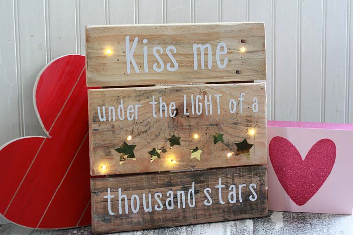 Creative Lighting Elements #diy #pallet #sign #decorhomeideas