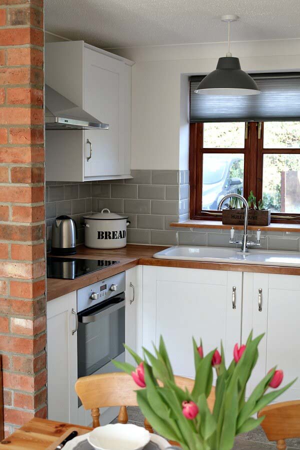 Dark Wood Paired With Bright White #small #kitchen #design #decorhomeideas