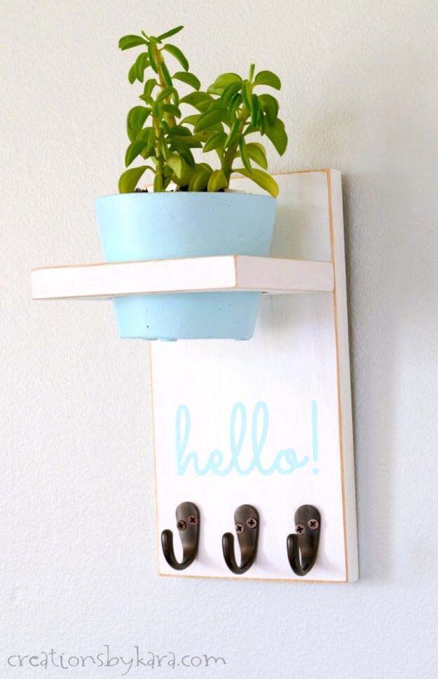 DIY Key Holder With Plant Shelf #diy #pallet #sign #decorhomeideas