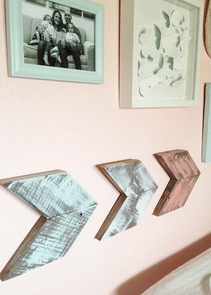 DIY Pallet Wood Arrows #diy #pallet #sign #decorhomeideas