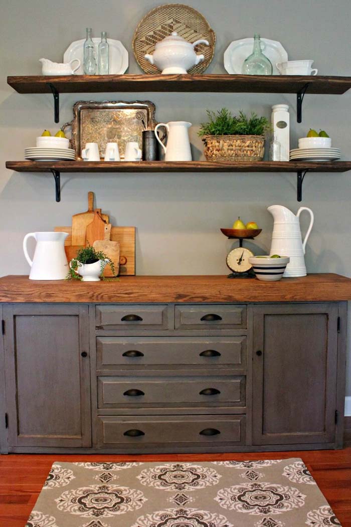 Farm Wood and Chalk Paint Dining Room #diningroom #storage #decorhomeideas