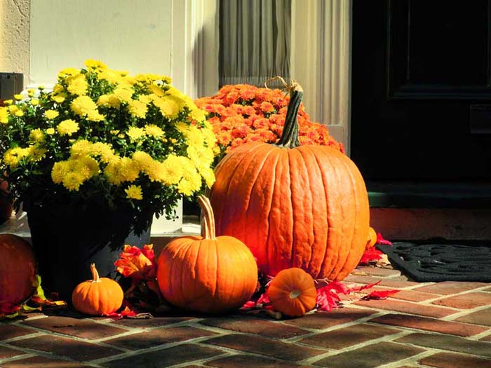 Festive Fall Porch Spread #fall #garden #decoration #decorhomeideas