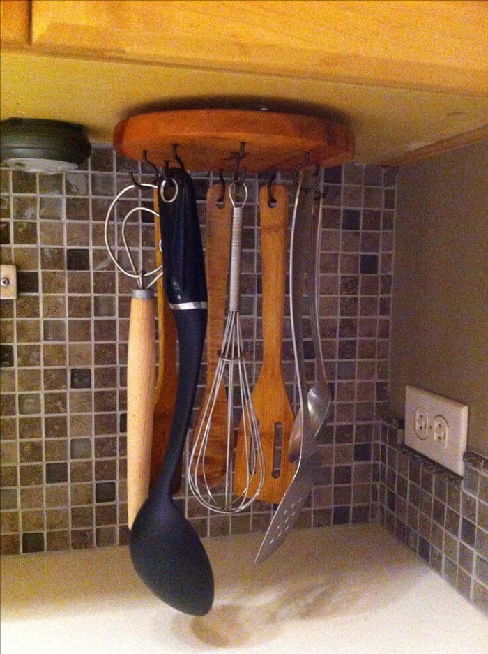 Hanging Kitchen Utensil Hooks #dollarstore #storage #organization #decorhomeideas