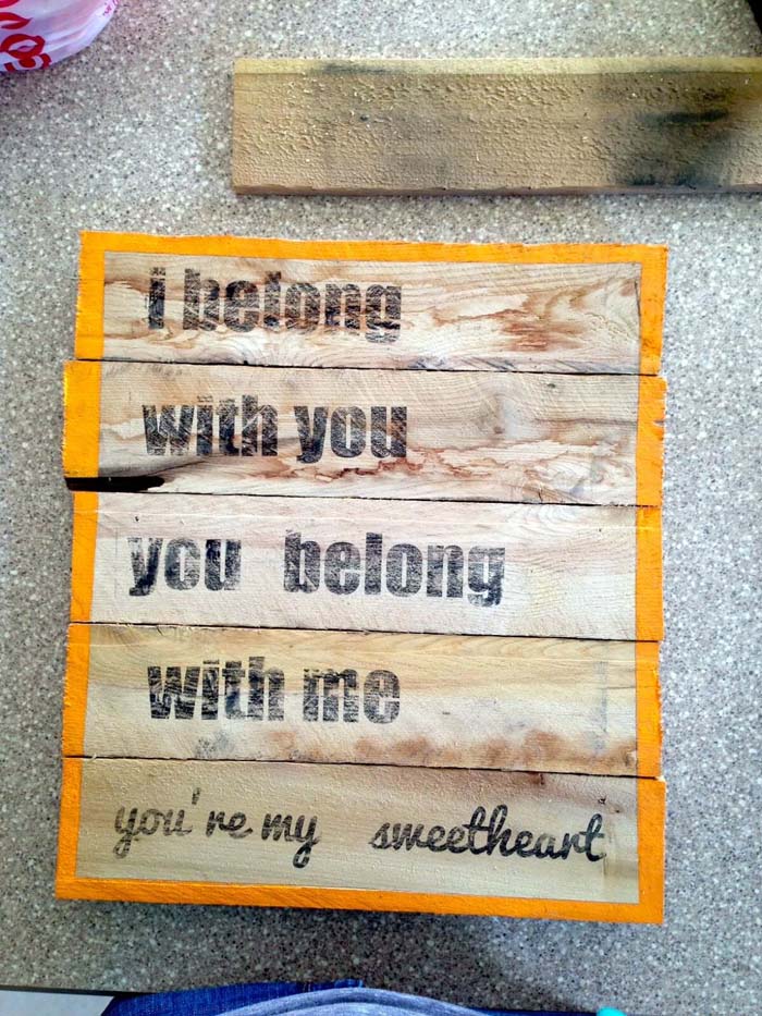Musical Quotations For Extra Meaning #diy #pallet #sign #decorhomeideas