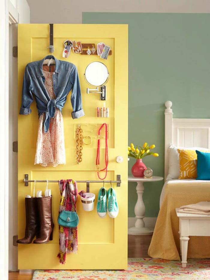 Nifty Door Hooks And Railings For Accessories #bedroom #storage #organization #decorhomeideas