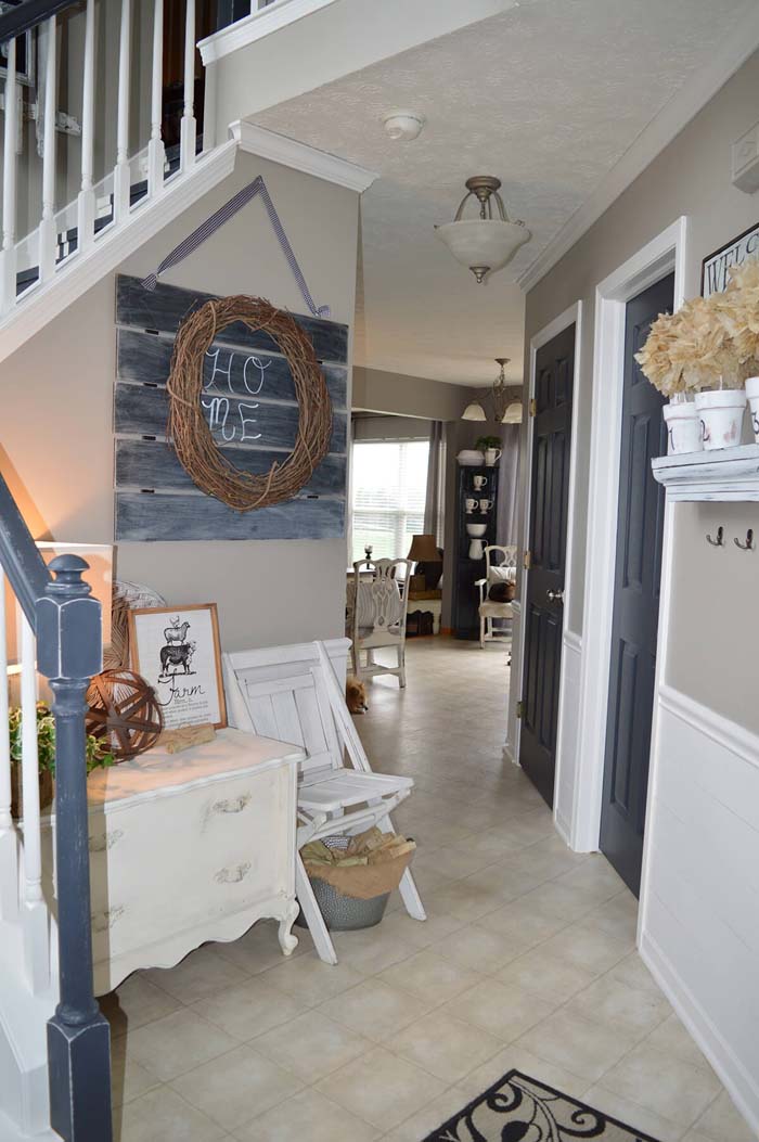 Corner Nook with Slate Picket Sign and Garland #farmhouse #entryway #decor #decorhomeideas