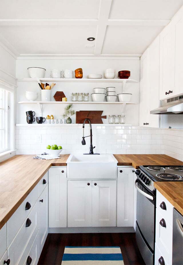 Old Fashioned Faucet Offsets Bright White Decor #small #kitchen #design #decorhomeideas