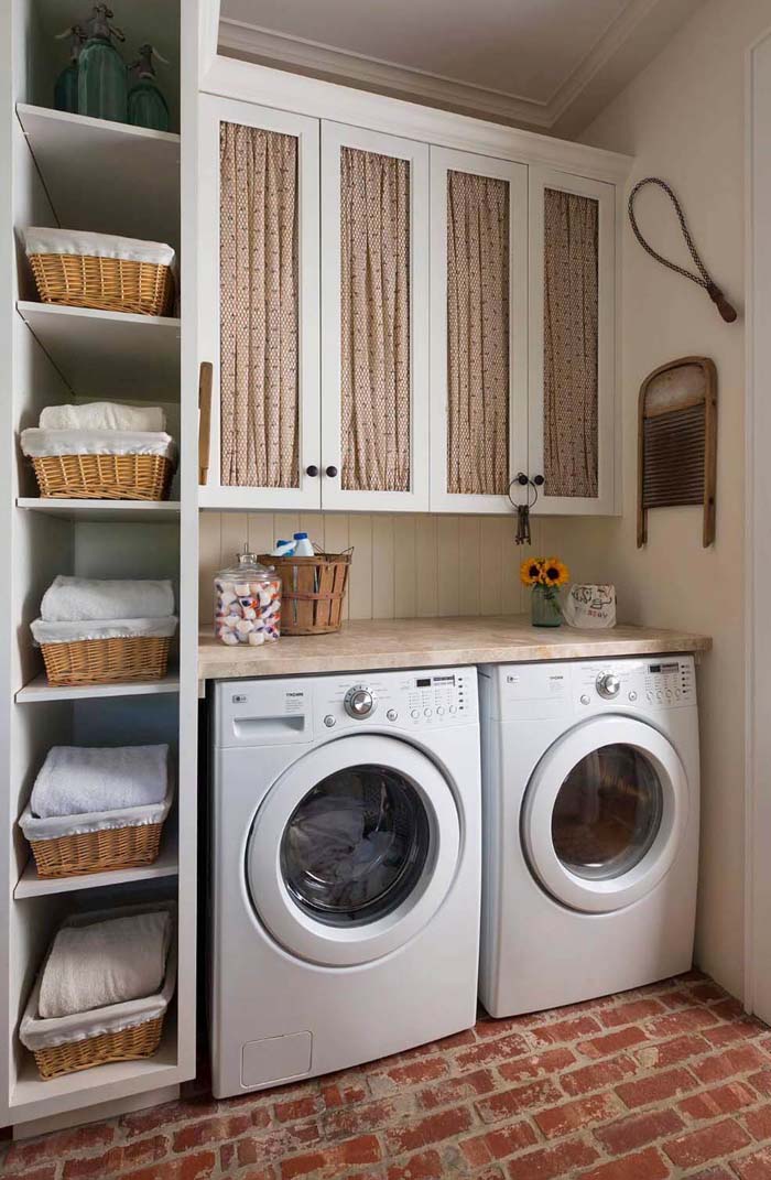 Old-fashioned Meets Modern Laundry Room Design #laundryroom #small  #design #decorhomeideas
