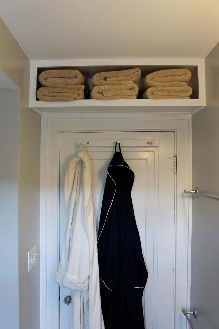 Over the Door Towel Shelf #spacesaving #storage #organization #decorhomeideas