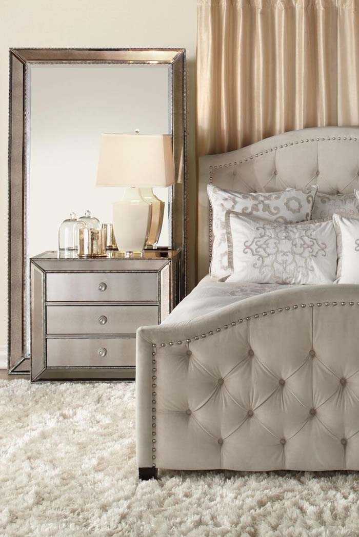 Oversized Mirror and Matching Bedside Table #mirror #decoration #decorhomeideas