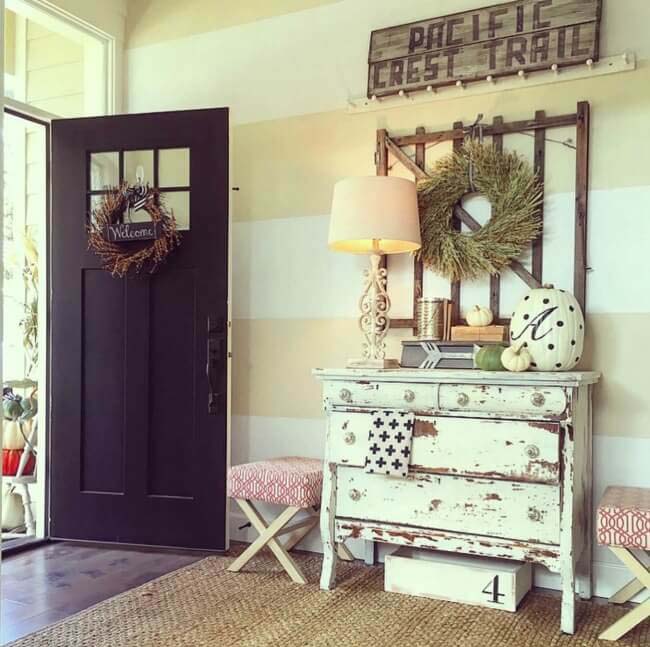 Rustic Pacific Style Stripped Chest and Antique Sign #farmhouse #entryway #decor #decorhomeideas