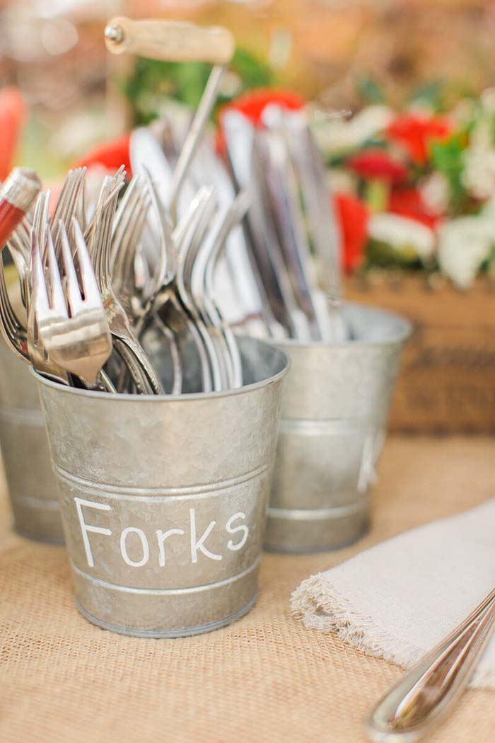 Picnic Organization Made Easy with Small Buckets #galvanized #tub #bucket #decorhomeideas