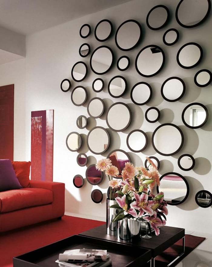 Playful Accent Wall of Round Mirrors #mirror #decoration #decorhomeideas