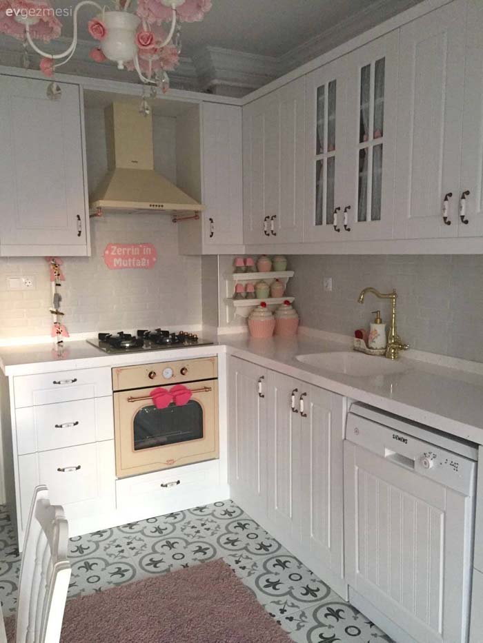 Pretty With Pink to Sweeten the Room #small #kitchen #design #decorhomeideas