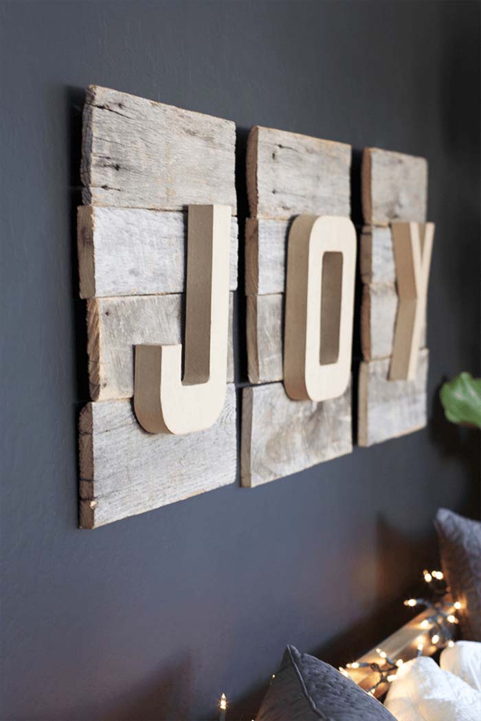 Reclaimed Wood DIY Christmas Sign #diy #pallet #sign #decorhomeideas