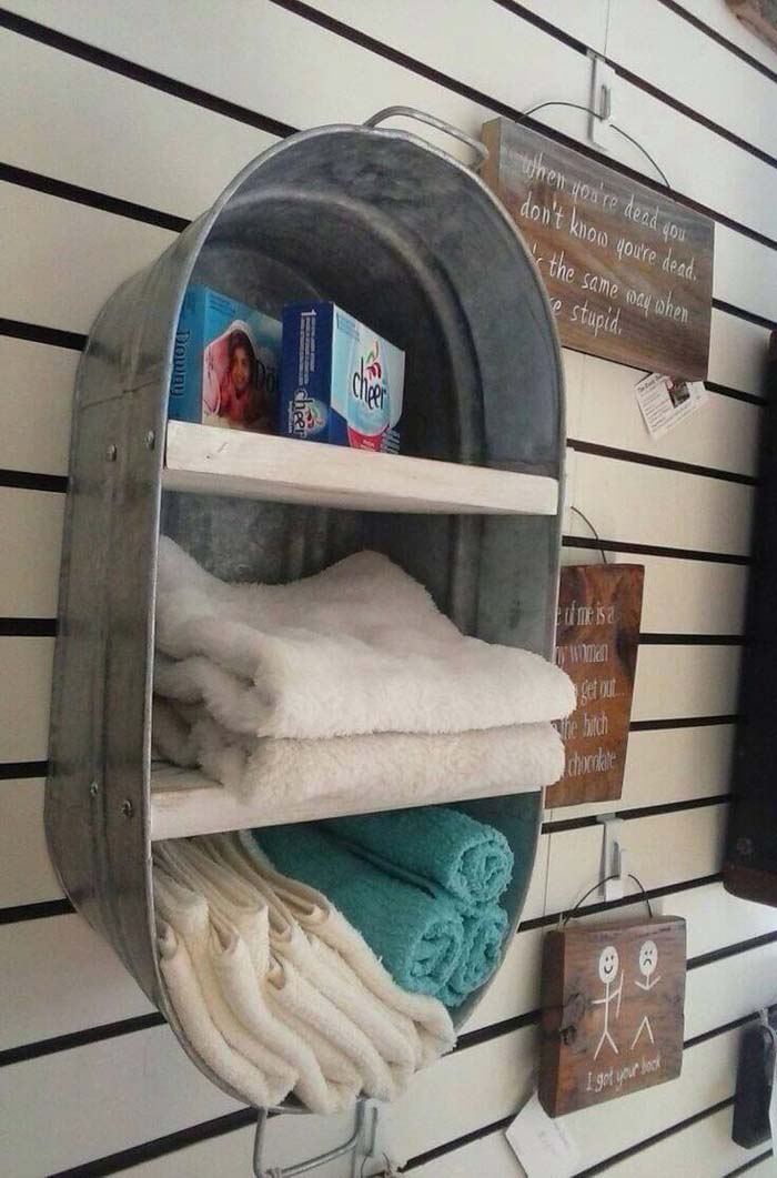 A Rustic Galvanized Tub Bath Shelf #galvanized #tub #bucket #decorhomeideas