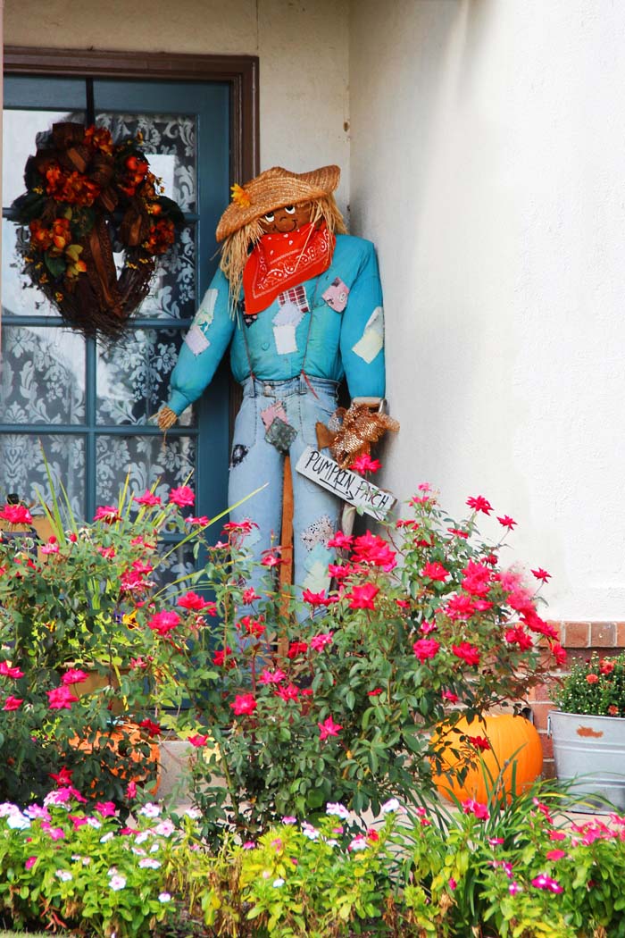 Scarecrow Garden for Fall #fall #garden #decoration #decorhomeideas